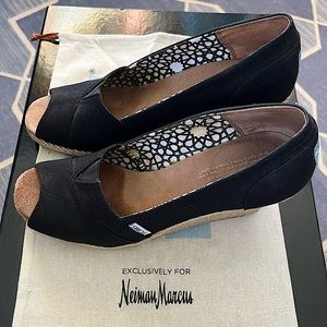 TOM'S BLACK WEDGES!
Size W10. Created Exclusively for NEIMAN MARCUS!COMFORTABLE!
